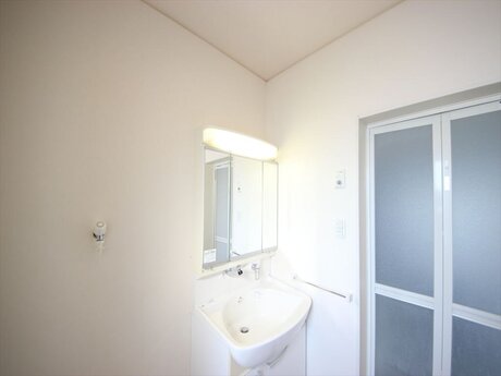 富山市石坂　貸家