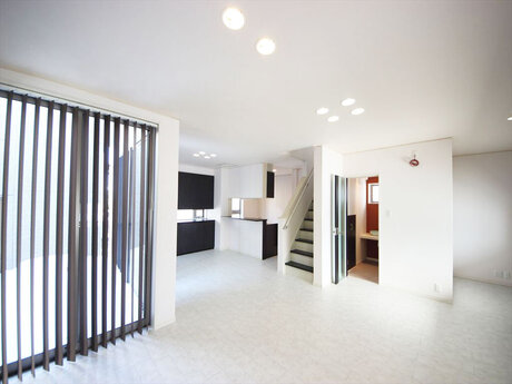 富山市石坂　貸家